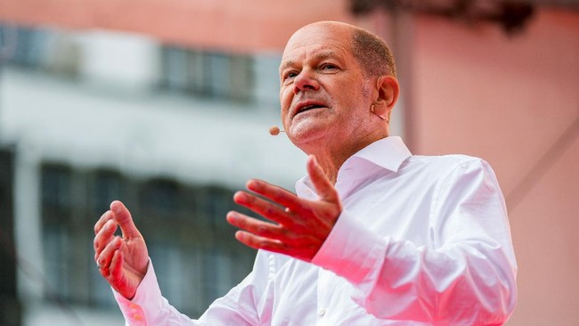 Kanselir Jerman, Olaf Scholz, mengatakan bahwa Presiden Vladimir Putin takut 'percikan demokrasi' merebak di Rusia.