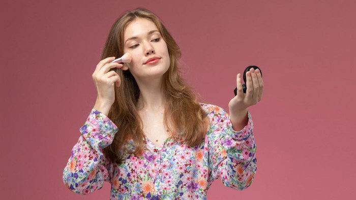 4 Pilihan Bedak Tabur Lokal untuk Kulit Berjerawat, Harganya di Bawah Rp100 Ribu!