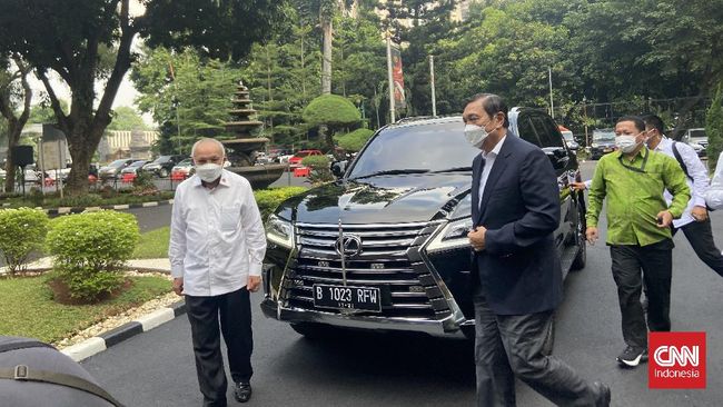 7 NGO Internasional Prihatin 4 Aktivis Dipolisikan Pejabat RI KontraS menyebut setidaknya ada tujuh NGO internasional yang telah menyampaikan keprihatinannya mengenai sikap pejabat RI memidanakan empat aktivis.