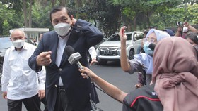 Tembok Pembungkaman di Balik Ancaman Luhut Audit LSM