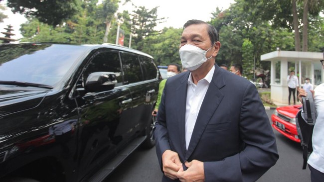 Pemerintah mengkaji untuk menerapkan kembali kewajiban PCR bagi masyarakat yang ingin bepergian.