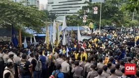 Massa Aksi BEM SI Bubarkan Diri dari Kantor KPK