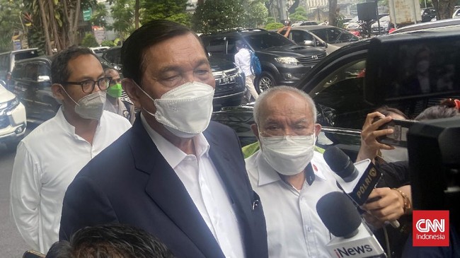 Luhut buka suara soal banyaknya jabatan yang diberikan kepadanya. Kata Luhut, dia senang bekerja demi Indonesia, sepanjang tak ada kepentingan pribadi.