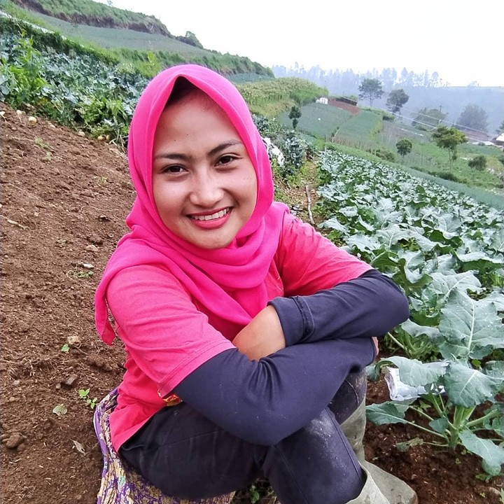 <p>Novi Listiana jadi sorotan publik dengan konten-konten bertaninya di YouTube, Instagram dan TikTok, Bunda. (Foto: IG Novi Listiana)</p>