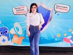 Novi Rizki dan Istri Ridwan Kamil Vaksinasi 1.300 Warga Bandung Demi Lawan Virus Corona