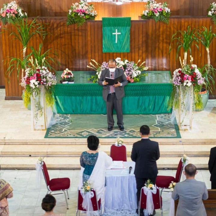 <p>Sebelumnya, Joy Tobing dan Cahyo Permono juga sudah melakukan prosesi menuju pernikahan di gereja. (Foto: Instagram @joydestinytobing)</p>