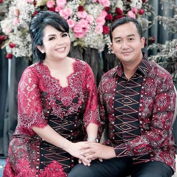 <p>Sebelumnya, Joy Tobing dan suami juga telah menggelar acara Marhusip dan Martonggoraja pada 11 September lalu, Bunda. (Foto: Instagram @joydestinytobing)</p>