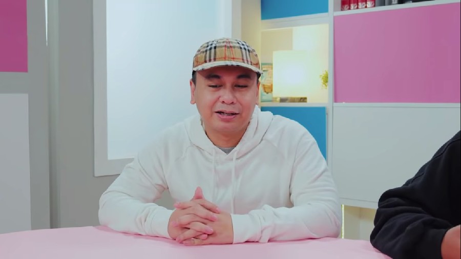 Raditya Dika Review Steak Daging yang Diproses 'Aging' 200 Hari, Ini Komentarnya