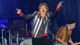 FOTO: Konser Pertama Rolling Stones Tanpa Charlie Watts