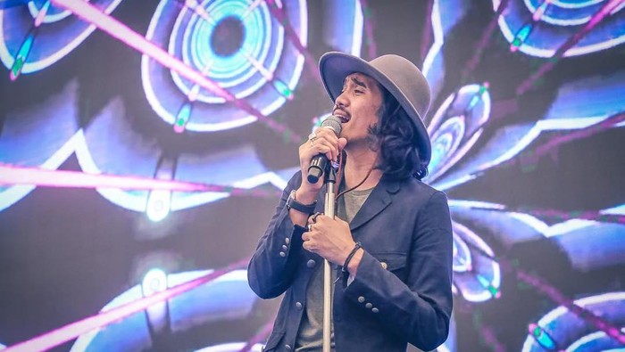 5 Sisi Lain Kehidupan Pribadi Duta Sheila On 7 yang Bikin Fans Makin Jatuh Cinta, Salah Satunya Jauh dari Flexing!