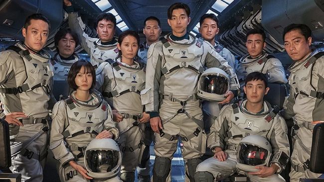 The Silent Sea, drama terbaru Gong Yoo bersama Bae Doona bakal tayang 24 Desember 2021 di Netflix.