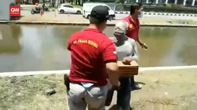 VIDEO: Detik-detik Penangkapan Manusia Silver Pensiunan Polri