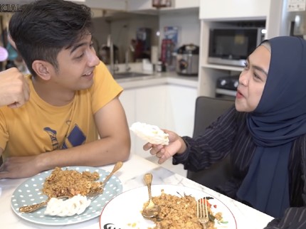 7 Potret Rumah Baru Calon Suami Ria Ricis, Hunian Tampak Minimalis Bun