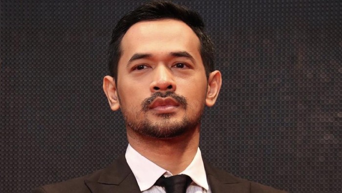Aktor Oka Antara berperan sebagai Irvan di sinetron Ikatan Cinta.