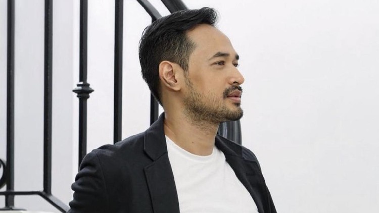 Aktor Oka Antara berperan sebagai Irvan di sinetron Ikatan Cinta. Aktor Oka Antara berperan sebagai Irvan di sinetron Ikatan Cinta.