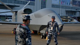 Gila! China Pamer 'Drone Beranak' Canggih Tandingi Drone Andalan AS