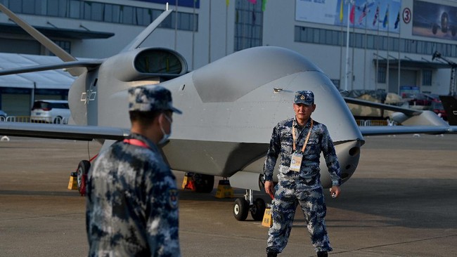 China sebentar lagi mengerahkan teknologi pesawat nirawak "drone beranak" yang dijuluki Jiu Tian dalam misi perdananya pada akhir Juni mendatang.