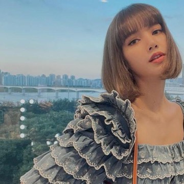 Segini Harga Baju dan Aksesori Lisa BLACKPINK Saat Sedang Santai, Sampe Puluhan Juta!