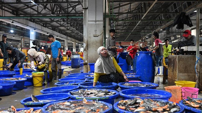 Sejumlah tren penurunan kasus covid-19 membuat pemerintah optimistis menargetkan penekanan kasus baru covid hingga di bawah 10 ribu kasus per pekan.