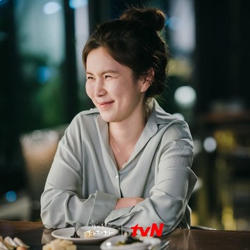 img-title Gong Min Jeung, Sahabat Shin Min Ah di Hometown Cha Cha Cha yang Murah Senyum