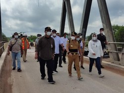 Persiapan PTM, Gubernur Kalteng Blusukan Tinjau Vaksinasi di Daerah