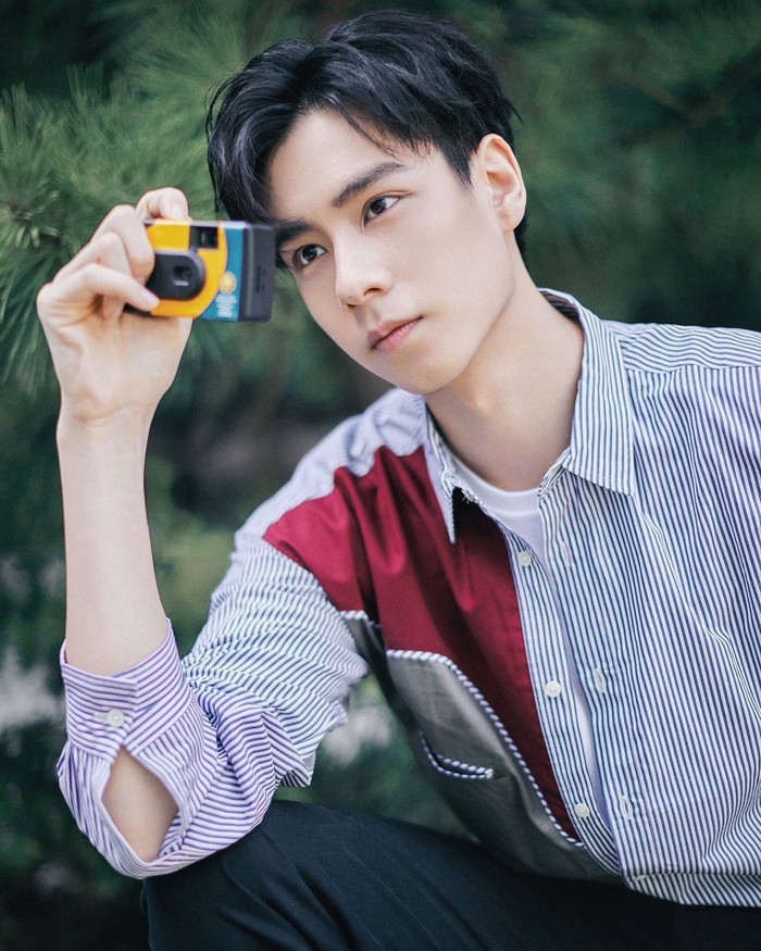Hu Yitian merupakan salah satu aktor China yang sering disebut-sebut sebagai aktor tertampan. Populer membintangi drama 'A Love So Beautiful', Hu Yitian semakin sukses setelah membintangi serial 'Go Go Squid'. /Foto: instagram.com/@hu_yitian