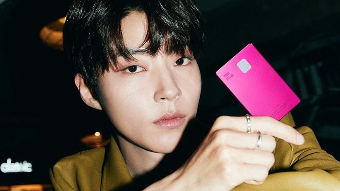 Aktor 'True Beauty' Hwang In Youp Tampil Memikat untuk Brand Kosmetik Filipina