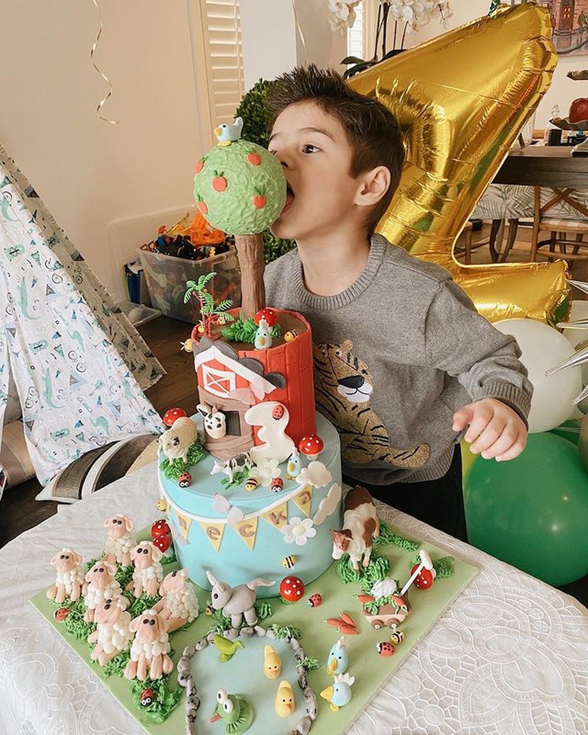 Carissa Puteri baru saja merayakan ulang tahun putra bungsunya&comma; Zenecka Acana Naif yang ke 3 tahun&period; Yuk intip potretnya&excl;