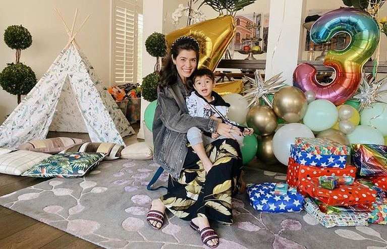 Intip Potret Carissa Puteri Rayakan Ultah Putra Bungsu ke-3th di Australia Carissa Puteri baru saja merayakan ulang tahun putra bungsunya, Zenecka Acana Naif yang ke 3 tahun. Yuk intip potretnya!