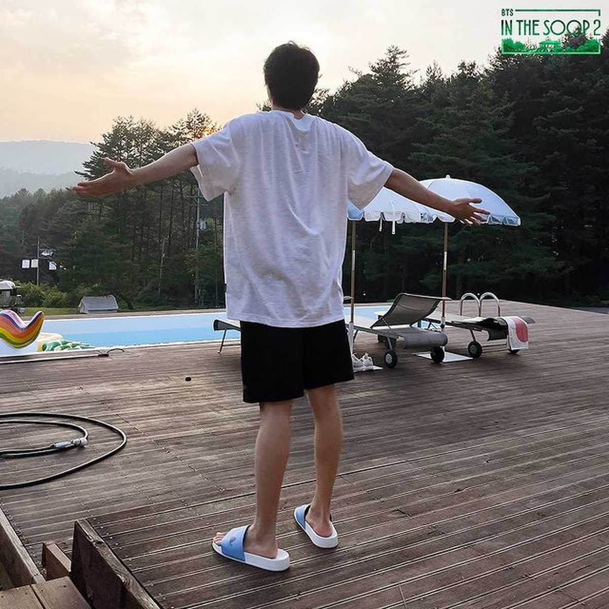 Serial liburan para member BTS di 'IN THE SOOP' akan tayang bulan ini&period; Yuk intip potret teaser keseruan mereka&excl;