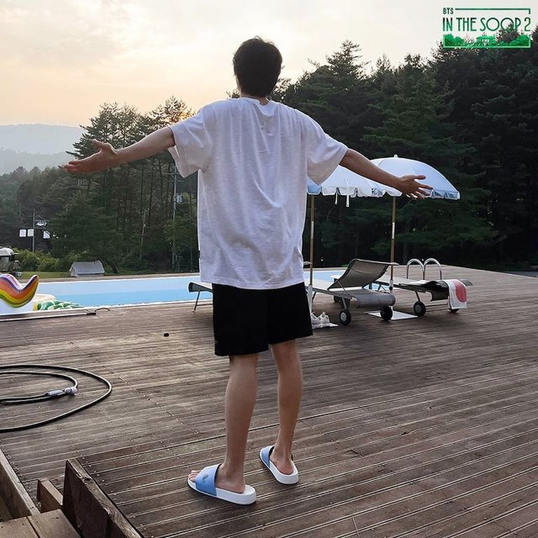 Intip Teaser Keseruan Member BTS di 'IN THE SOOP' yang Akan Tayang Serial liburan para member BTS di 'IN THE SOOP' akan tayang bulan ini. Yuk intip potret teaser keseruan mereka!