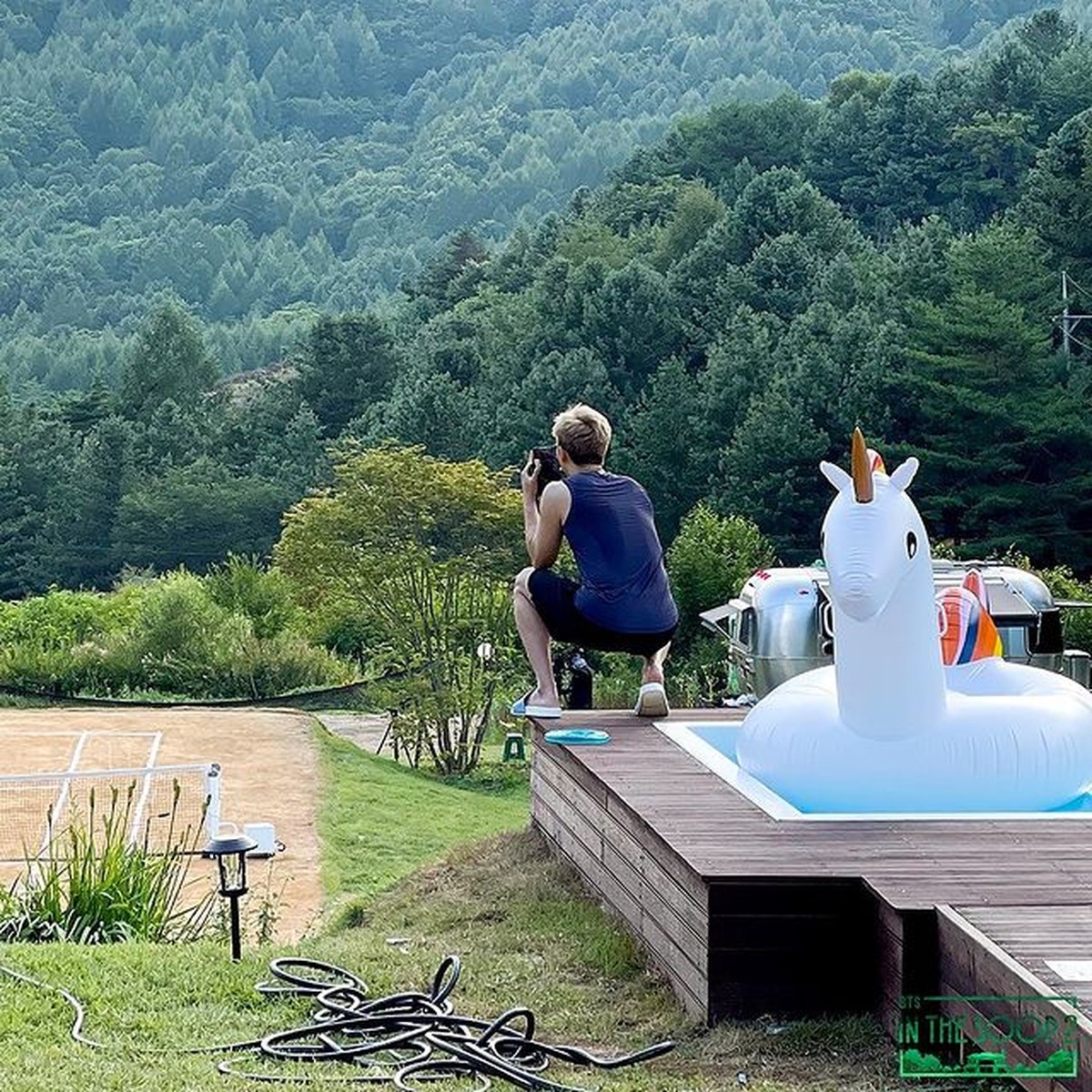 Serial liburan para member BTS di 'IN THE SOOP' akan tayang bulan ini&period; Yuk intip potret teaser keseruan mereka&excl;