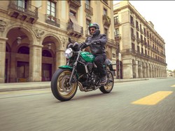 Motor Retro Kawasaki Z650RS Meluncur, Pinjam Mesin Ninja 650