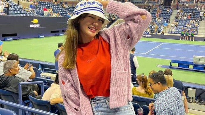 Koleksi Topi Mahal Luna Maya, Ada yang Sampai Belasan Juta Harganya!