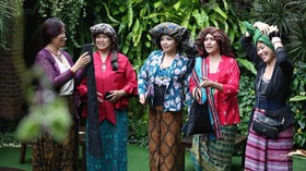 Mengenal Tengkuluk, Penutup Kepala dari Kain Batik