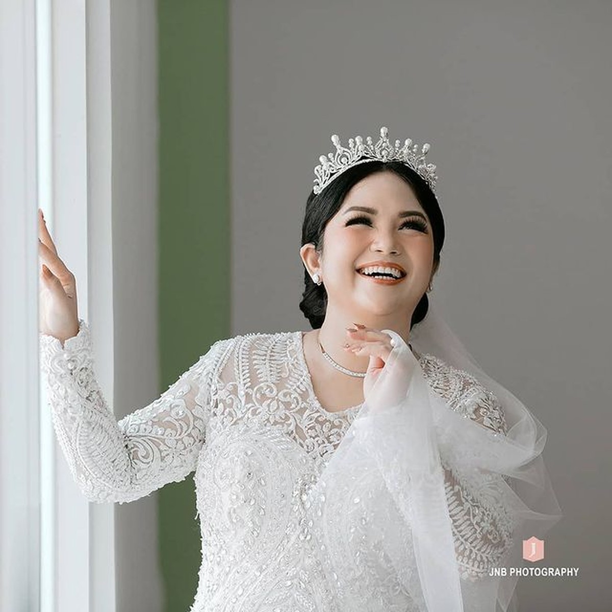 Joy Tobing resmi dipersunting kekasihnya seorang Perwira TNI dan melepas status jandanya&period; Yuk intip momen sakral pernikahan mereka&excl;