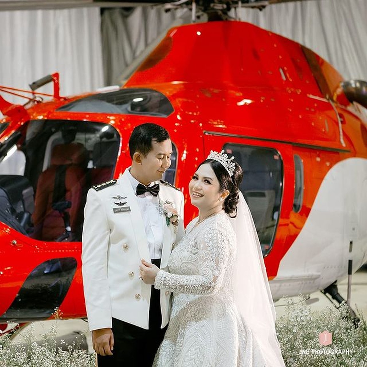 Joy Tobing resmi dipersunting kekasihnya seorang Perwira TNI dan melepas status jandanya&period; Yuk intip momen sakral pernikahan mereka&excl;