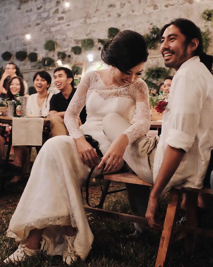 Pada tahun 2015, Rara Sekar resmi menikah dengan Ben Laksana. Pernikahan yang intim, santai dan dihadiri teman terdekatnya merupakan impian Rara. Pesta di halaman belakang disulap jadi resepsi pernikahan yang cantik. / foto: instagram.com/rarasekar