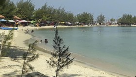 Menikmati Sunset di Pantai Pasir Putih Blebak Jepara
