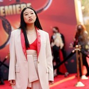 Alasan Mengapa Tampilan Awkwafina di Premiere Film 