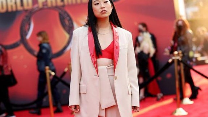 Alasan Mengapa Tampilan Awkwafina di Premiere Film 