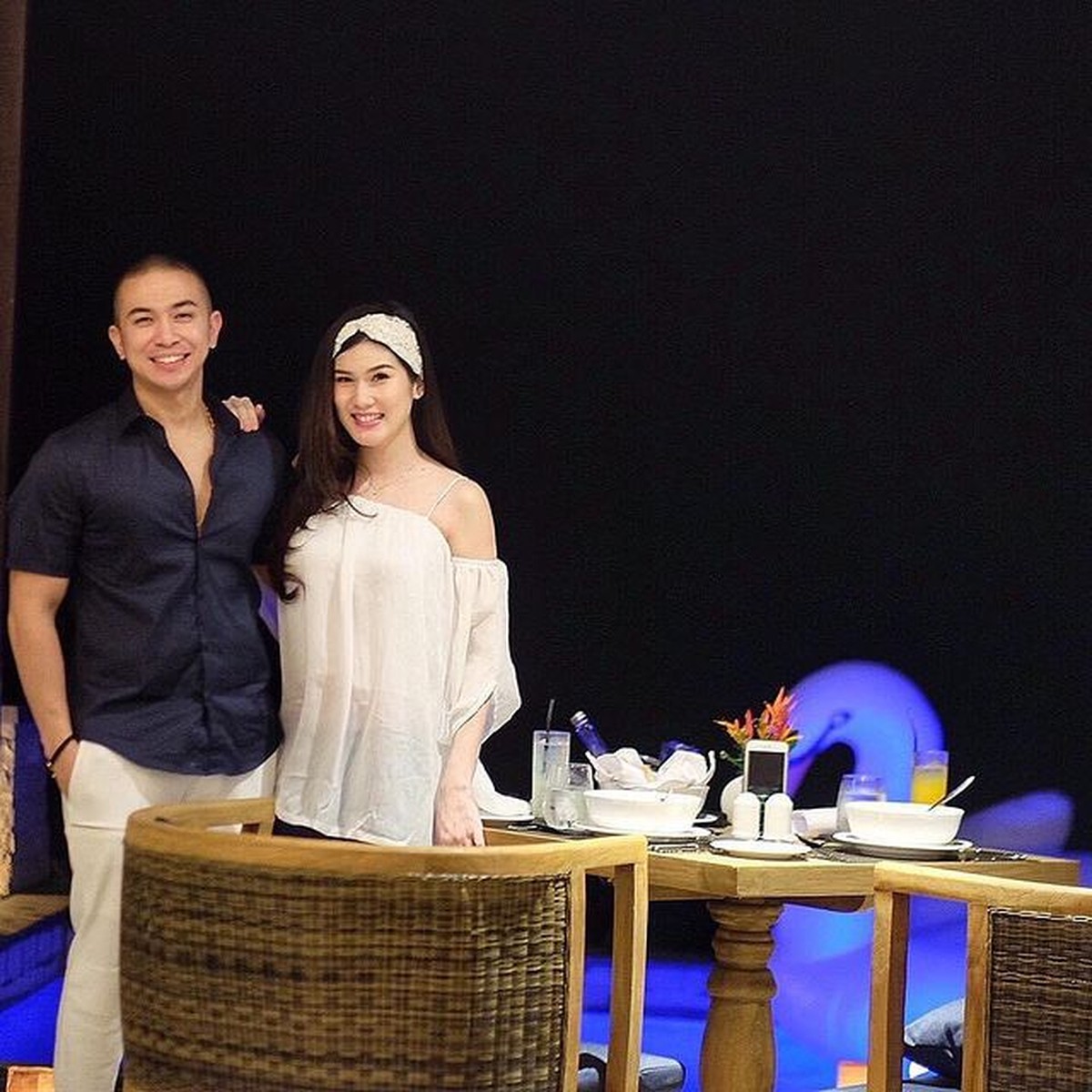 Stevie Agnecya menjadi mualaf sebelum menikah dengan Anggi Pratama berprofesi sebagai seorang pilot&period; Yuk kita intip potretnya&excl;