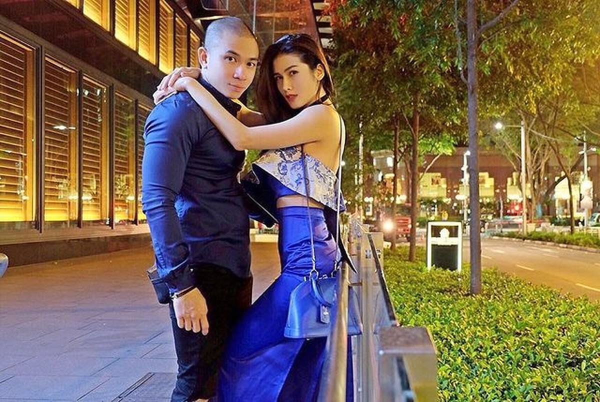 Stevie Agnecya menjadi mualaf sebelum menikah dengan Anggi Pratama berprofesi sebagai seorang pilot&period; Yuk kita intip potretnya&excl;