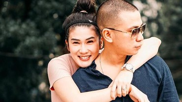 Kunjungi Makam Stevie Agnecya Pertama Kali, Anak Anggi Pratama: Ini Mami?