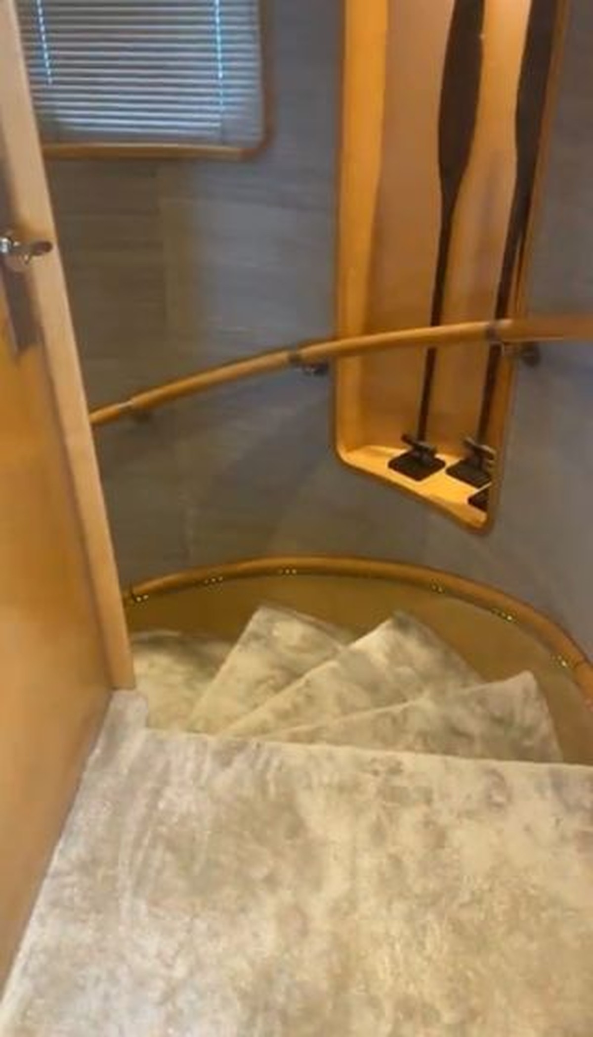 Rachel Vennya baru saja merayakannya ulang tahunnya di sebuah kapal pesiar mewah bak hotel bintang lima&period; Yuk intip&excl;