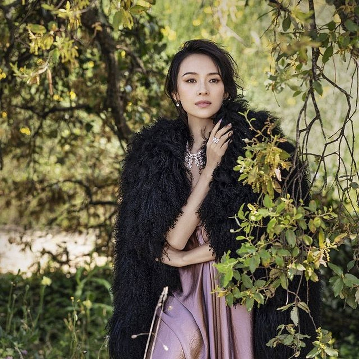 Nama aktris sukses asal Tiongkok&comma; Zhang Ziyi tak lepas dari gosip dan skandal seks sang suami&period; Yuk kita intip potretnya&excl;