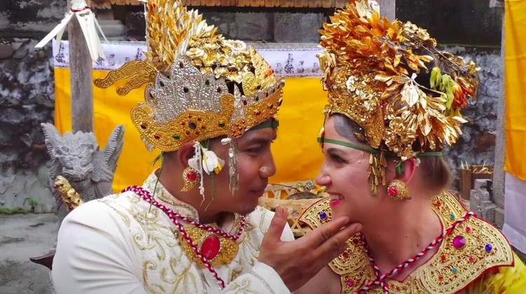 Pria Bali Nikahi Bule Jadi Sopir Truk Kanada Pria Bali Nikahi Bule Jadi Sopir Truk Kanada