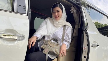 Terungkap Stevie Agnecya Jadi Mualaf Sebelum Nikahi Pilot
