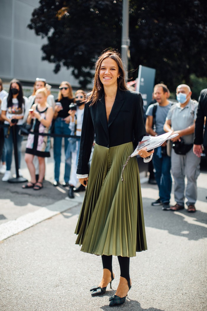 A new idea for wearing a pleated accent coat is with leggings and heels. Photo: livingly.com/IMAXtree