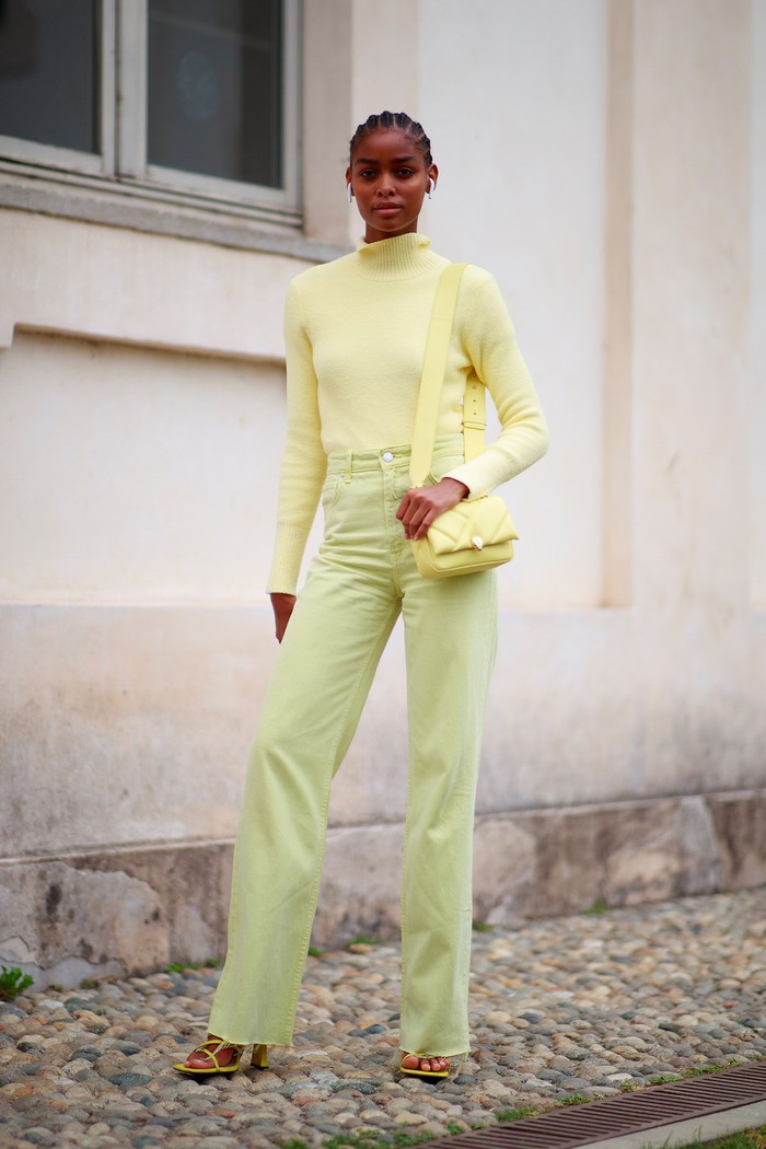 Going head-to-toe in soft yellow is tricky, an easy tip to stay chic is to minimize jewelry. Photo: livingly.com/IMAXtree